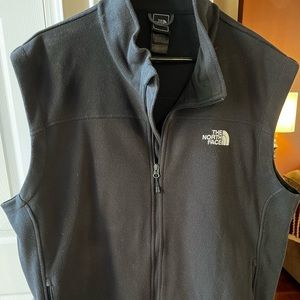 Men’s The North Face zippered vest size XXL